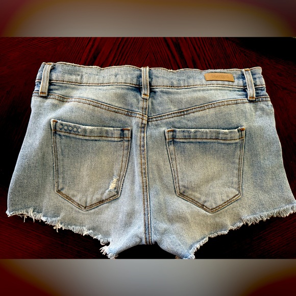 BLANK  NYC “The Astor” denim cut-off shorts SIZE 26 - Picture 2 of 3